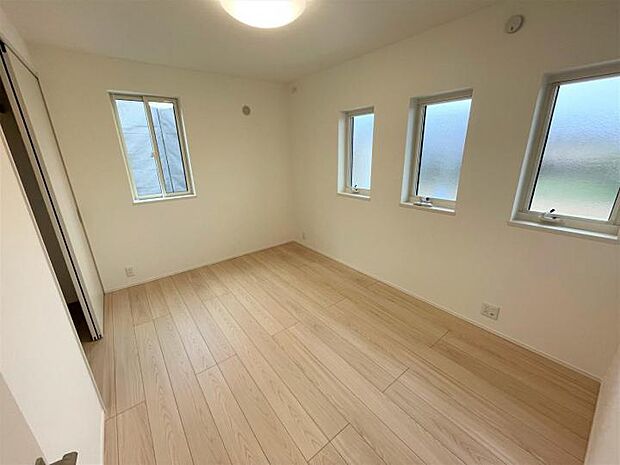 【洋室【9号地】(2024年1月撮影)】6畳以上の洋室が2つあり、広々と生活することができます。