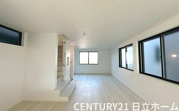 《リビングダイニング》■上質な時間を育む暮らしのメインステージ。寛ぎとご家族とのコミュニケーションを育む居心地のよい場所。この明るい空間は家族に安らぎを与えて、落ち着いた心地よい空間になるでしょう。