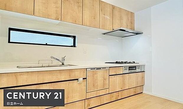 同工務店施工事例【キッチン】ビルトイン食洗器、三口ガスコンロ、魚焼きグリル、カートリッジ浄水機付きシステムキッチン。調理スペースの幅も広いので、お料理が楽しくなるのではないでしょうか。