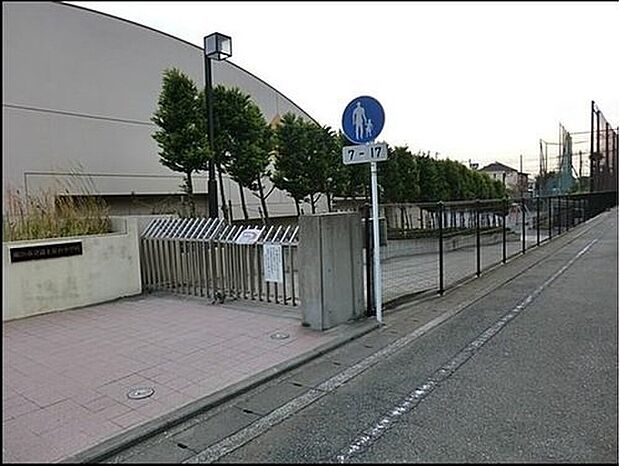 横浜市立富士見台小学校(約480m)