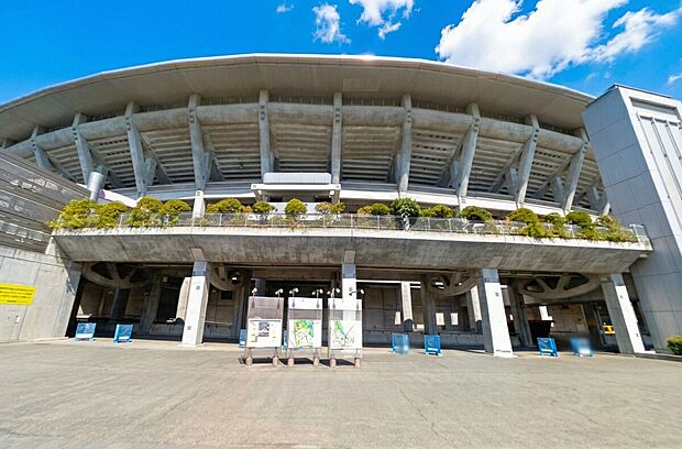日産スタジアム(約2,700m)