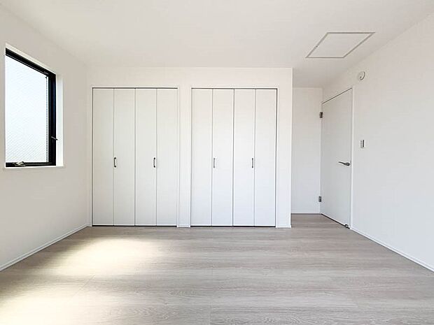 ~類似内装同仕様写真~ ※取引する建物とは、デザイン、色彩、開口部の位置、形状等が異なります。