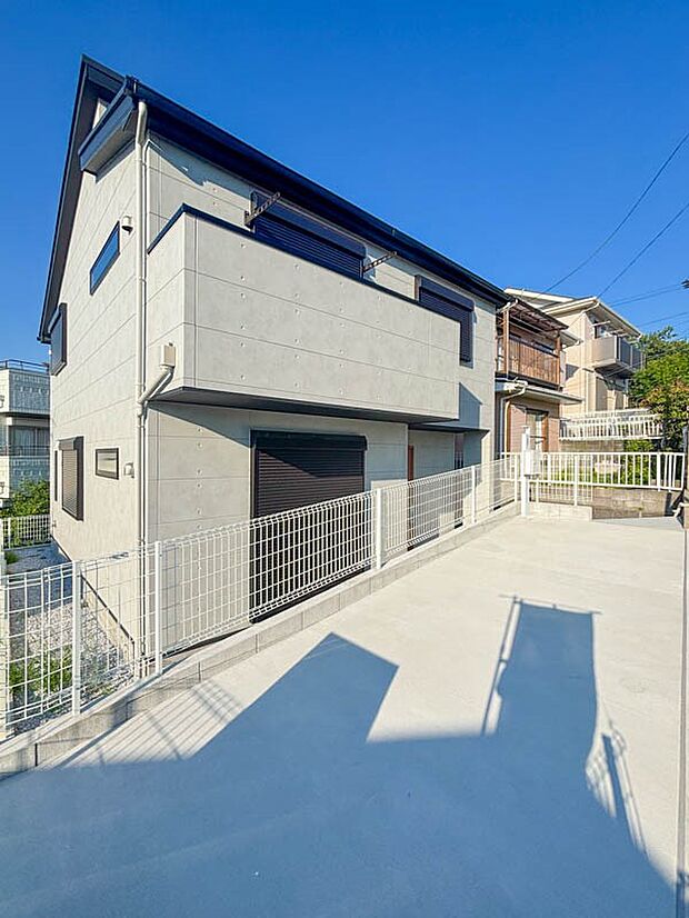 【現地外観写真】マイホームを持つ幸せを存分に感じる陽当たり、開放感。