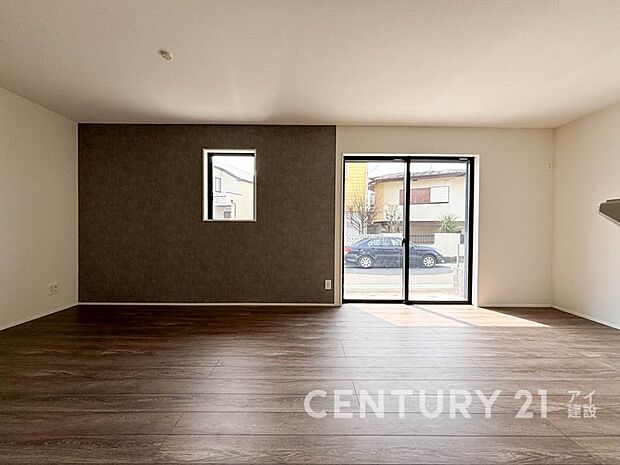 【リビング】 家族みんなが爽やかに健やかに過ごせるように、溢れる光をたっぷり取り込んだリビングダイニング。集いの場、憩いの場としての快適性を求めたやすらぎの空間です。