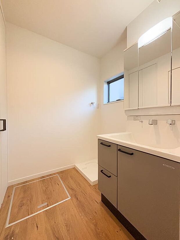 【洗面台・洗面所】ご家族の1日が始まり、1日の終わりを締めくくる洗面空間。快適に過ごせることはもちろん、気品や優雅さを兼ね備えたパウダールームです。