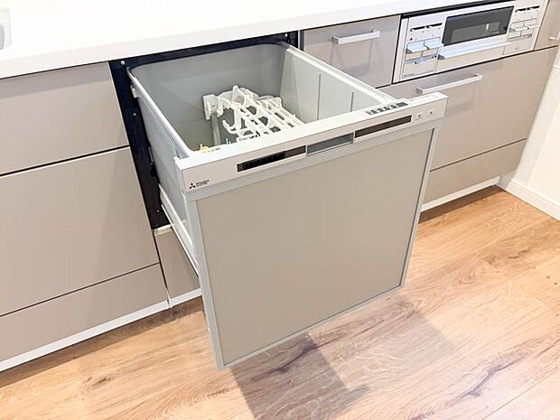 【食器洗浄乾燥機】~食器洗浄乾燥機~ 家事を時短、暮らしを快適にする食洗器。手が荒れない、水道代の節約、高温度で洗うので手洗いよりもしっかりキレイ。