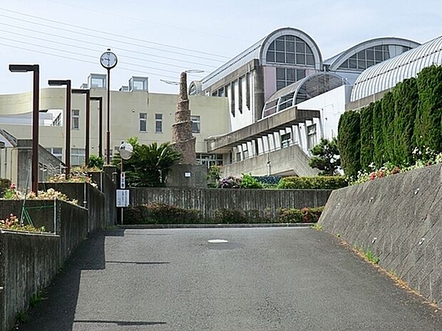 逗子市立沼間中学校（約1,400m・徒歩18分）