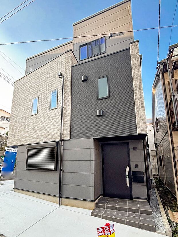 ここから始まる「日常」はご家族にとって大切で貴重な時間。少しでも豊かに、少しでも快適に。そんな想いから生まれた本邸宅は、これから先のお住まいをきっと支えてくれるはずです。