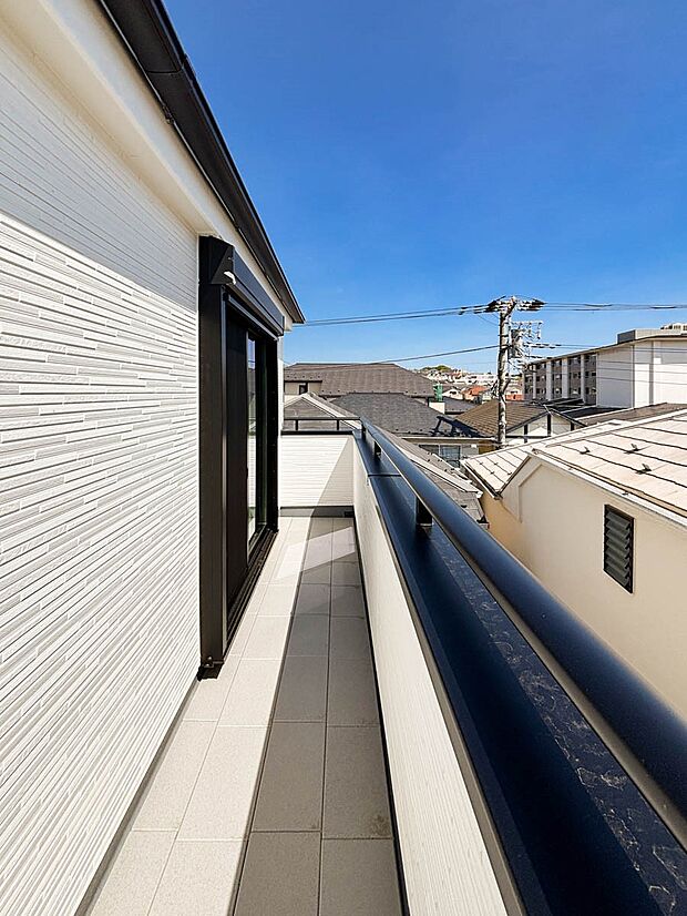 【Balcony】 バルコニーは風通しが良く、日中は日当たりも良好です!