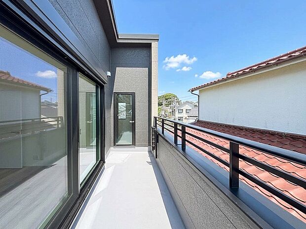 ～Balcony～  気持ちのいい空が見渡せる広いバルコニー。爽やかな風を感じて、心躍る素敵な暮らしがはじまります！