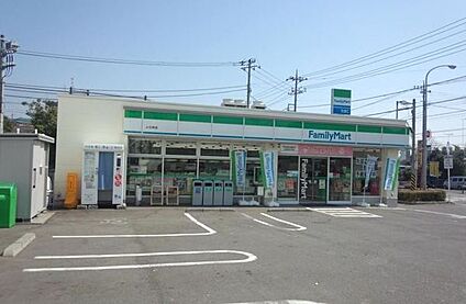 ファミリーマート中白根店 1100m