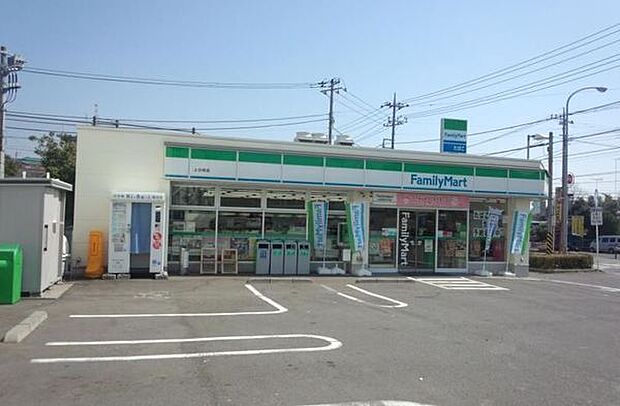 ファミリーマート中白根店(約1,100m)