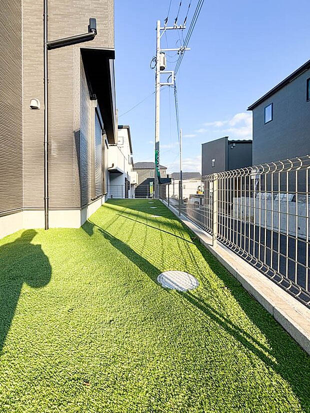 南側の日当りのいいお庭。ゆったりとした余裕の広さがあります。