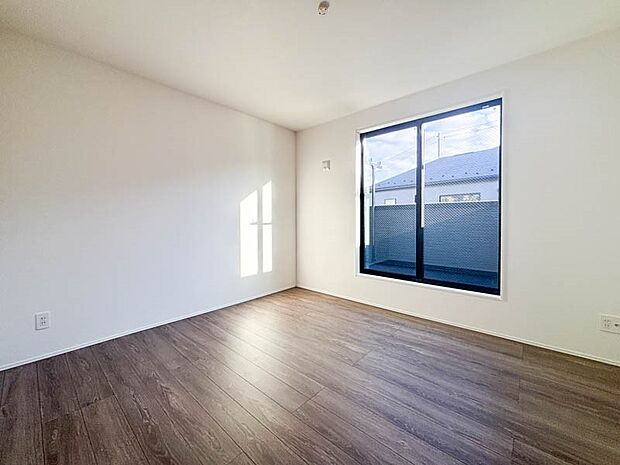 【リビング以外の居室】収納のしっかりある各居室はすっきり使える印象です。