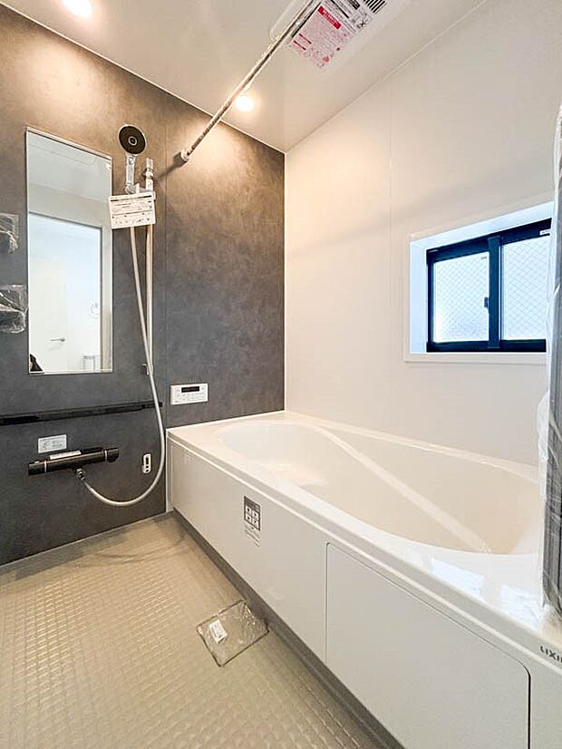 【浴室】【Bathroom】  １日の疲れをゆったりと取れるバスルーム！