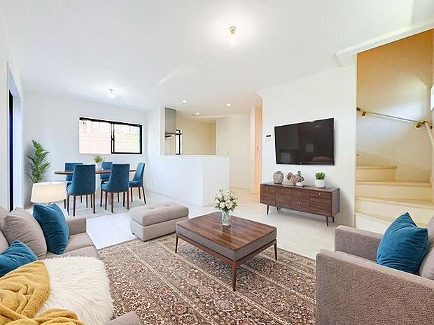 【CGにて家具配置】リビングで子供が走ってる姿を見ながら、大きなソファやダイニングテーブルでゆったり食事をしたりくつろぎたい。そんな夢が叶えられる空間です!