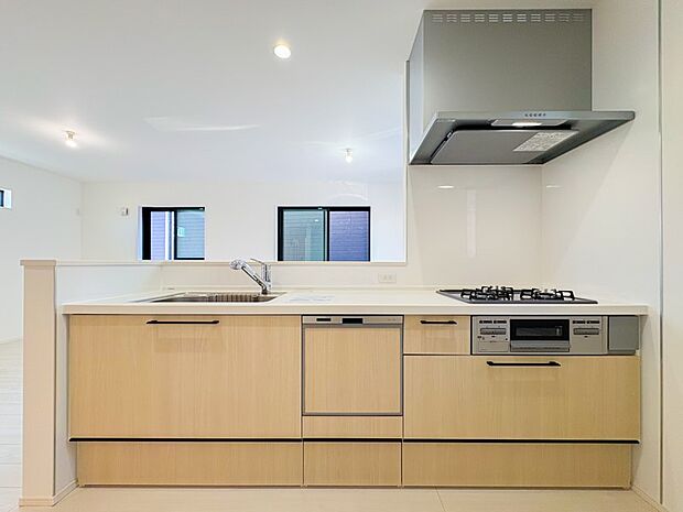 毎日使うキッチンだからこそ、食事の準備を楽しい時間に、忙しい時でもスムーズに無駄なく作業できる、お手入れも簡単にできるなど、毎日を楽しくするキッチンスペースに仕上げました。