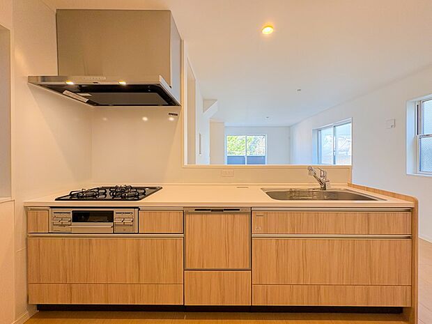 毎日使うキッチンだからこそ、食事の準備を楽しい時間に、忙しい時でもスムーズに無駄なく作業できる、お手入れも簡単にできるなど、毎日を楽しくするキッチンスペースに仕上げました。