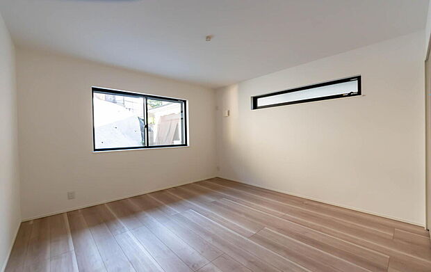 【洋室】「陽の恵み」
爽やかな陽ざしを感じられる日当たりの良い洋室
早起き爽やか、元気な一日に大切な陽の恵み