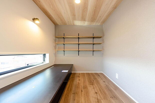 【ワークスペース】「マルチに使える」
フリースペース。スタディーコーナーやワークスペースとしもご利用いただけます。