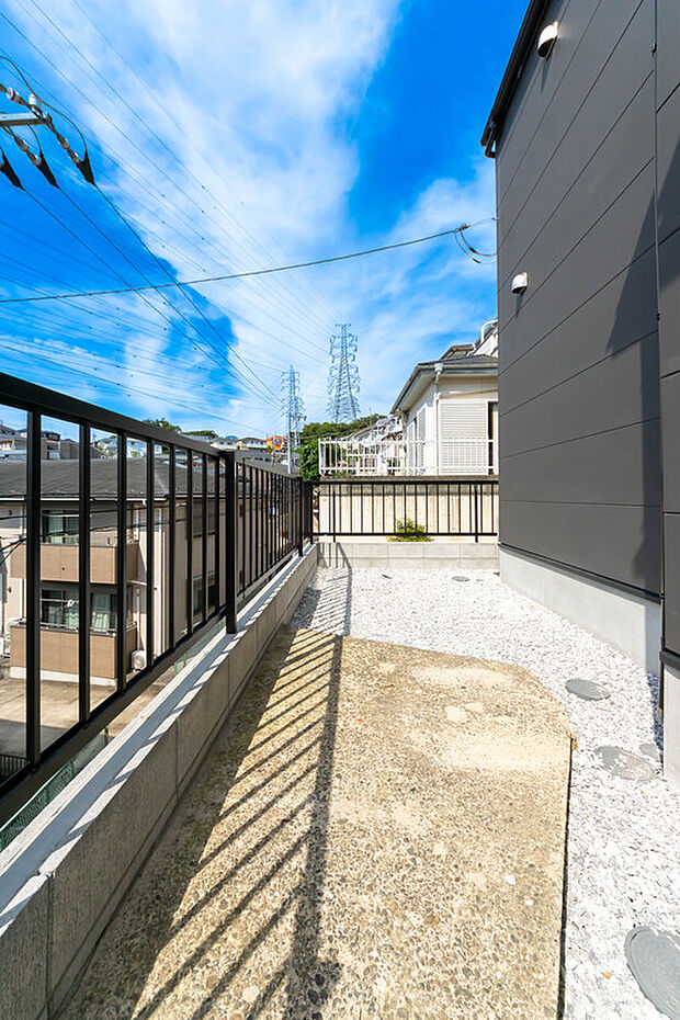 【お庭】大きすぎず小さすぎず丁度良いサイズのお庭。
家庭菜園やガーデニングにチャレンジしてみては？？
