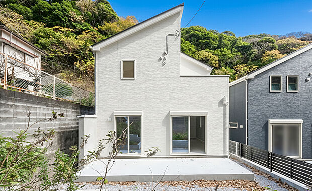 「マイホームの喜びを感じる」
スタイリッシュなデザインに心満たされる。憧れのマイホームに相応しい美しく映える外観です。