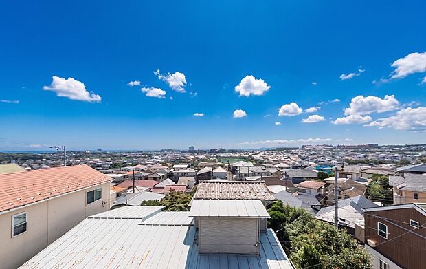 「長閑な街並みを望む眺望」
住環境の良さ。静かな街並み。そんな景色を望む住まい。