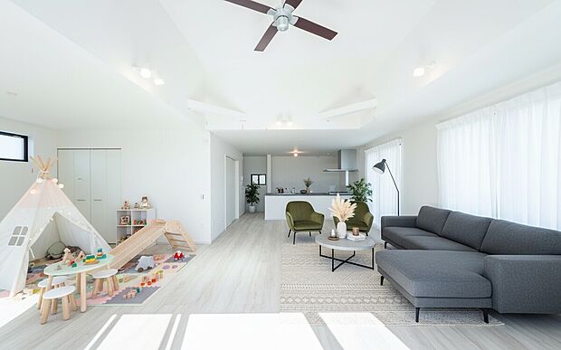 【リビング】☆☆プライベート感を愉しむリビング空間☆☆
開放感と日当たりの良さに恵まれた爽快なリビング空間。
(本画像はCGにて家具を配置しております。実際に家具はおかれておりません。)