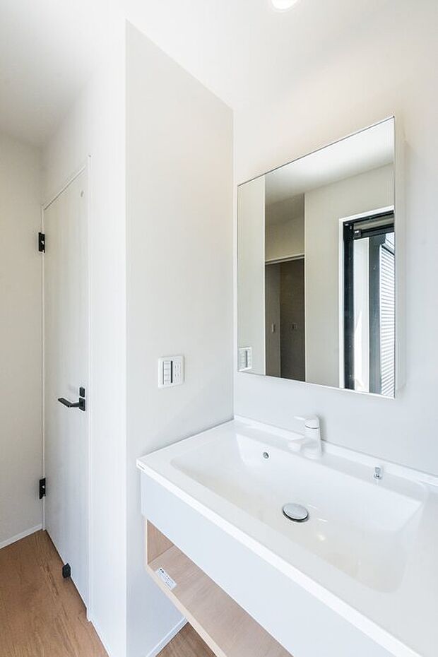 【セカンド洗面】「セカンド洗面」
朝起きて、1階に下りなくても良い。寝る前の歯磨きもここで。