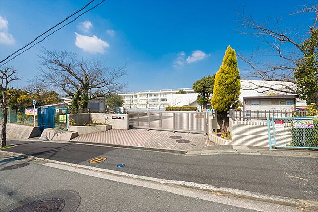 市立庄戸小学校(約130m)