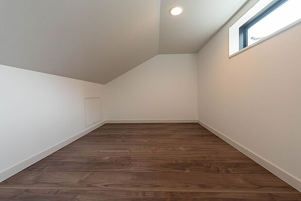 【ロフト】ロフトはオフシーズンの物や家電類、ひな飾りやクリスマスツリーなど、使っていない家具・家電などをたっぷり収納できる大容量の収納スペース