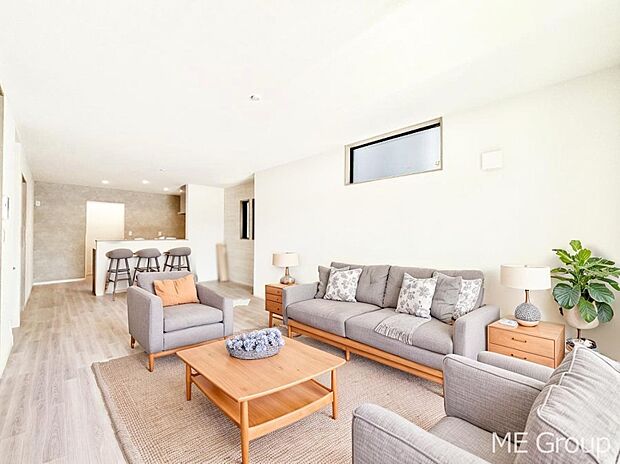 ゆとりある広さが嬉しいリビングは家族みんなの憩いの空間です　※家具はCGです