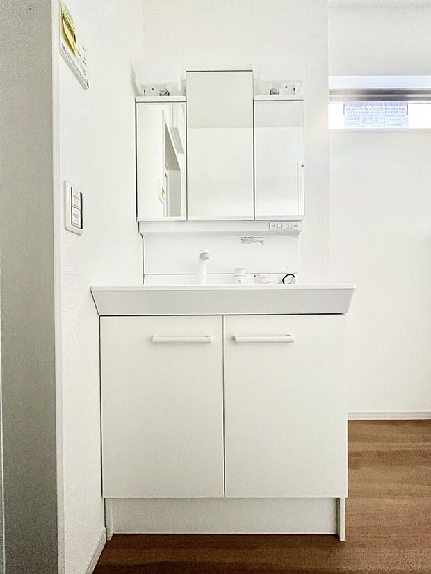 収納力と機能性に優れた洗面化粧台