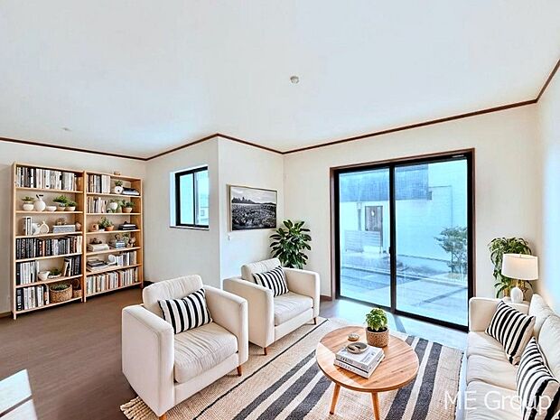 落ち着いた雰囲気のLDKは家族みんなの快適空間 ※家具はCGです