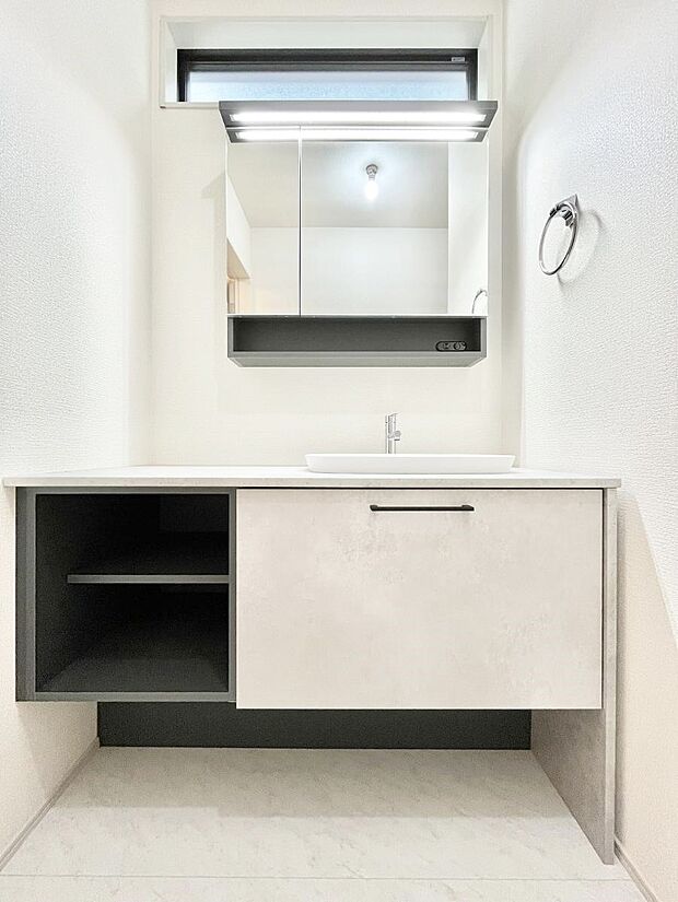 清潔感のある快適空間です。毎日の身支度も気持ち良くお使い頂けます。