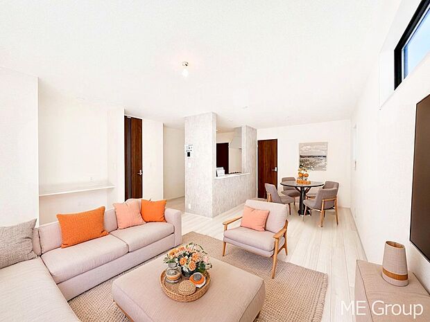 カウンター付き！開放感溢れるリビングで家族団らんが過ごせます　※家具はCGです