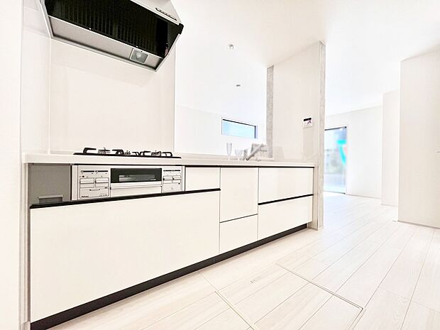 広々とした使い勝手の良いキッチンで日々のお料理も楽しくなりそう 