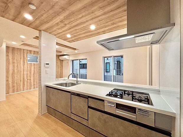 料理をしながらでもご家族との会話を楽しめる対面キッチン