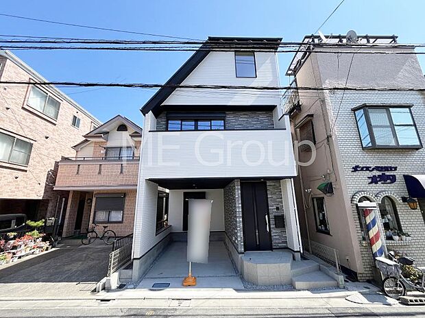 たっぷりの陽光と心地よい風が舞い込む住まい