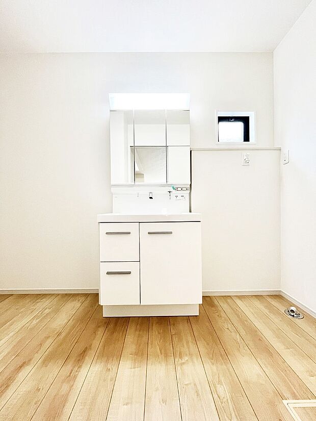 収納力と機能性に優れた洗面化粧台