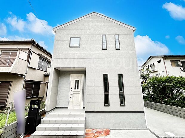 洗練された外観、上質な住空間が広がる室内は永く安心して過ごせる住居です。