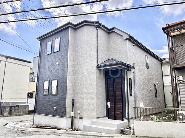 洗練された外観、上質な住空間が広がる室内は永く安心して過ごせる住居です。