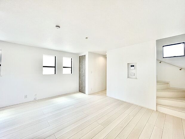 【リビングダイニング】あると嬉しいリビング収納付き!散らかりがちなLDKもスッキリ片付きますね