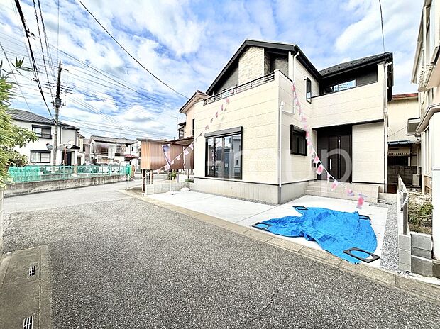 【前面道路含む現地写真】見通しの良さとともに、街並みに開放感を与えてくれます。