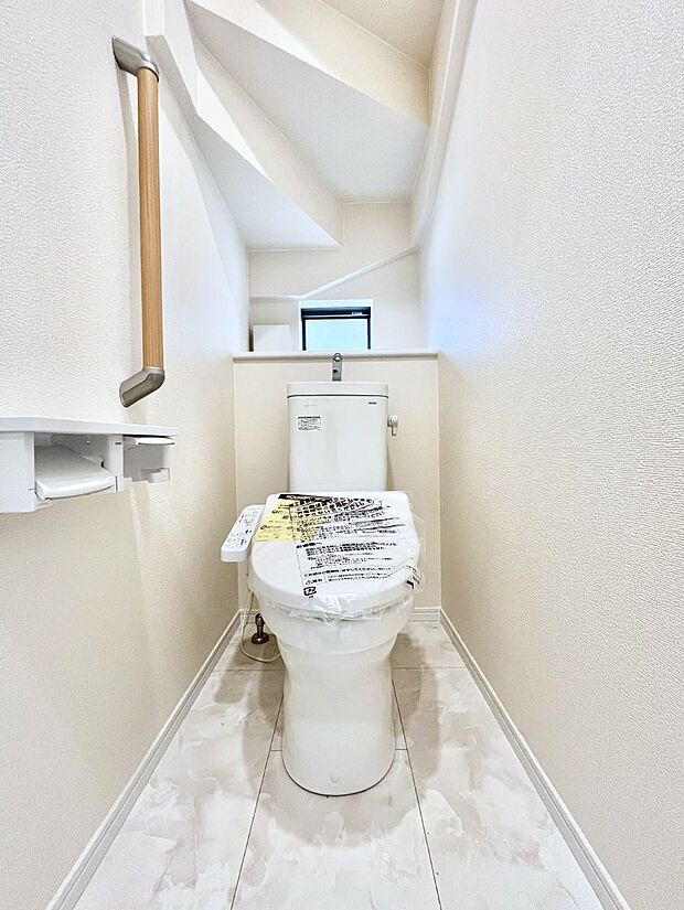 【トイレ】トイレは1階と2階それぞれに配置されていてとても便利です。