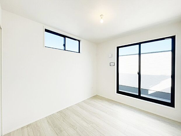 【洋室】バルコニーが開放感をプラスしてくれる洋室