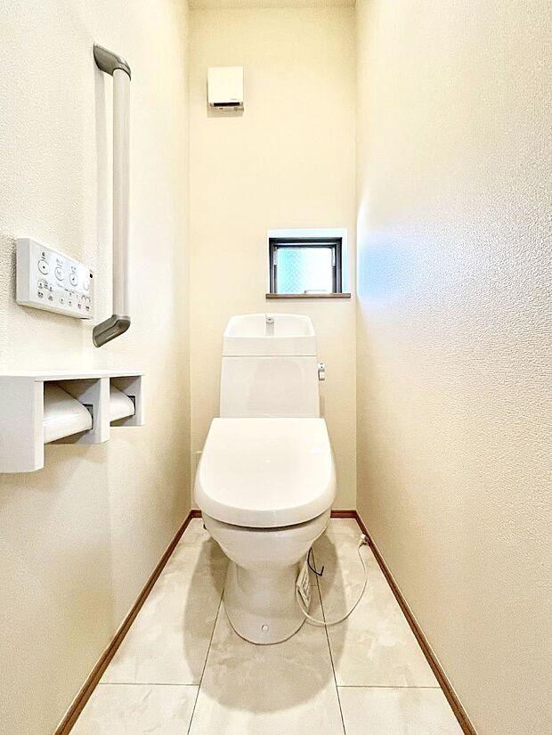 【トイレ】トイレは1階と2階それぞれに配置されていてとても便利です。