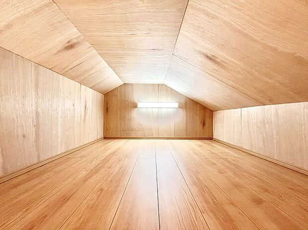 【小屋裏収納】収納ほかにもアイデア次第で快適空間に大変身!