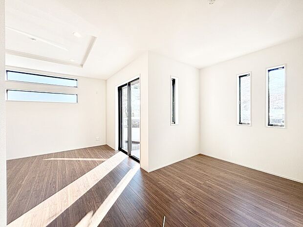 【リビングダイニング】家族団らんの時間も増えそうなくつろぎのリビングダイニング。