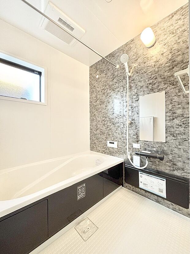 【浴室】落ち着いた雰囲気でゆっくりお寛ぎいただけるバスルーム